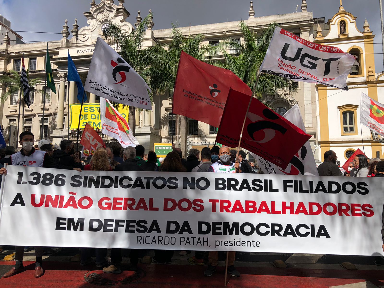 Dia histórico em defesa da democracia do Brasil