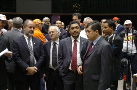 CONGRESSO NACIONAL - Entrega de baixo assinados.