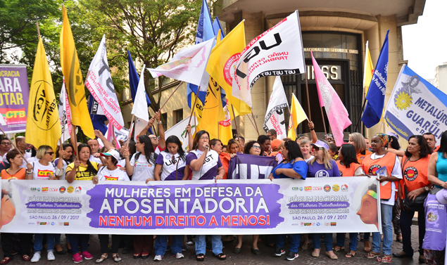 Mulheres se unem contra reforma previdenciária