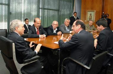 Presidente da UGT entrega pauta de reivindicações a Michel Temer.